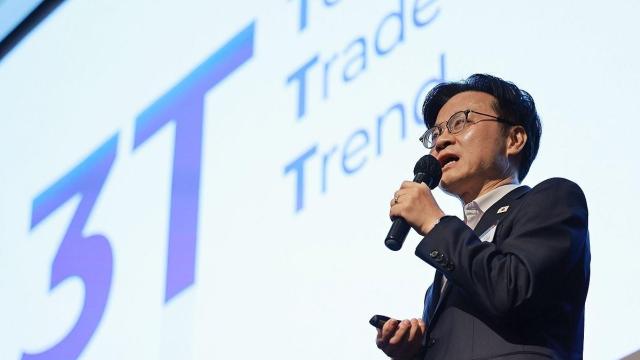 서울 종로구 한국무역보험공사에서 12일 열린 산업통상자원부 정책자문위원회에서 김정관 산업통상자원부 장관이 강연하고 있는 모습이다 사진연합뉴스