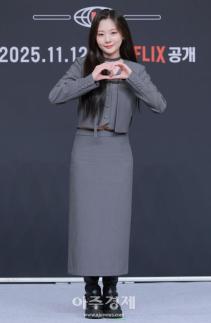 [포토] 포즈 취하는 볼빨간사춘기 (베일드 뮤지션 제작발표회)