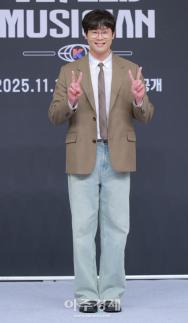 [포토] 포즈 취하는 최다니엘 (베일드 뮤지션 제작발표회)