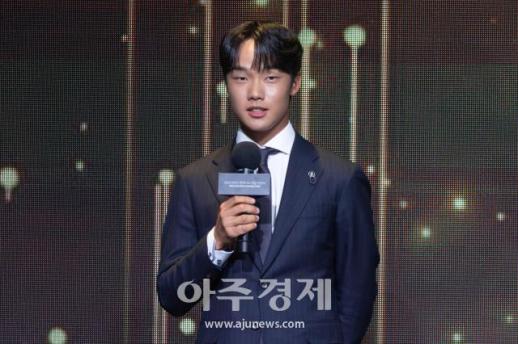 [포토] 소감 전하는 송민혁 (2025 KPGA 대상 시상식)