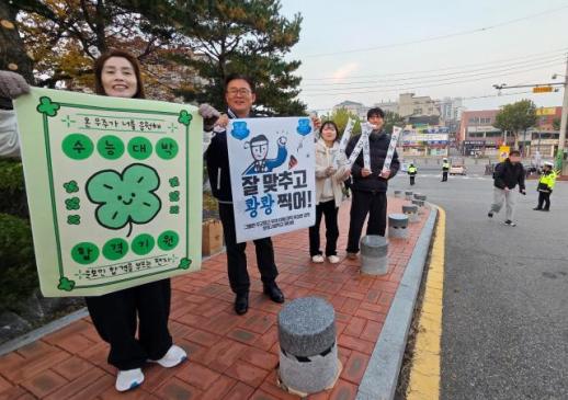 55万考生奔赴人生大考 花式硬核应援成亮点