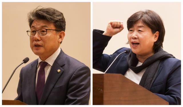 더불어민주당 진성준 의원왼쪽과 서영교 의원이 지난 11일 여의도 국회에서 열린 GIC IHEE 설립 선포식에서 축사를 하고 있다 사진남궁진웅 timeid 