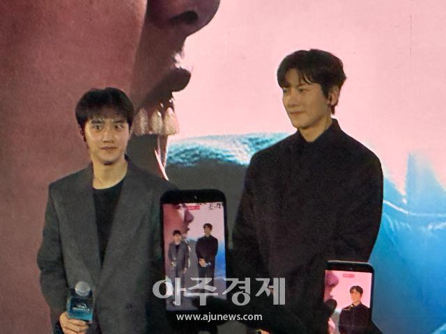 조각도시 도경수왼쪽 지창욱 사진디즈니+