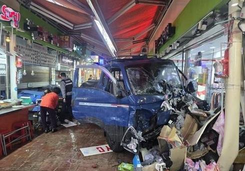 부천 제일시장 트럭 돌진, 2명 사망·18명 부상…음주운전 아냐