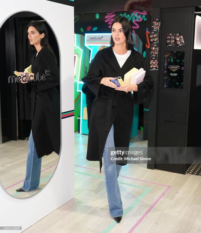 메디큐브 미국 뉴욕 팝업스토어 현장을 찾은 켄달 제너 사진게티이미지