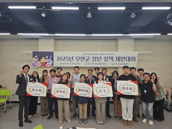 청년 예비 창업자들에게 창업자금 지원 창업 교육 창업 고도화 취업 준비 등 취업·창업을 위한 원스톱 지원 사업으로 큰 호응을 얻고 있다사진무안군