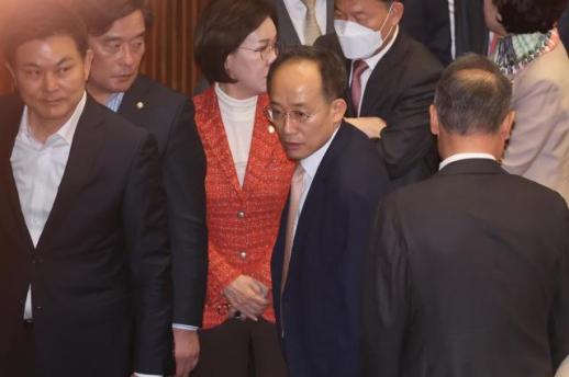 내란특검. 추경호 국회 이동하자는 한동훈 요구 거부...군경 폭동 방관해