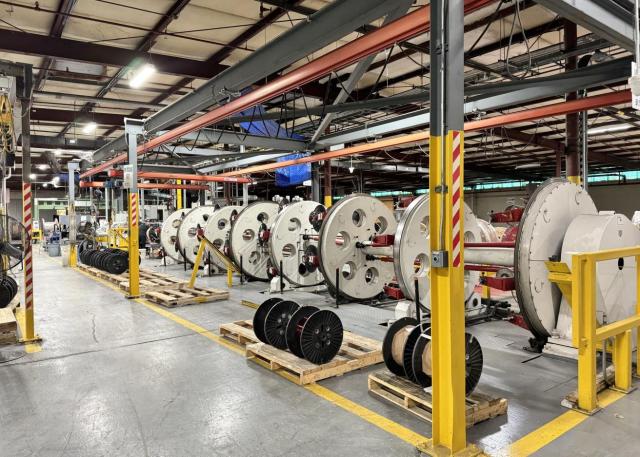 에식스솔루션즈 북미 공장 내 변압기용 특수 권선 설비 모습 사진LS