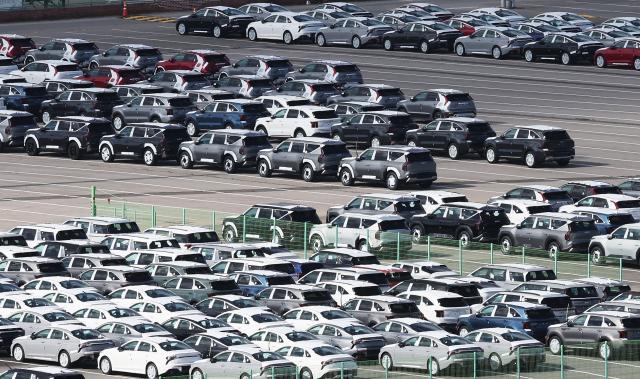 경기도 평택항에 수출용 자동차가 세워져 있는 모습 사진연합뉴스