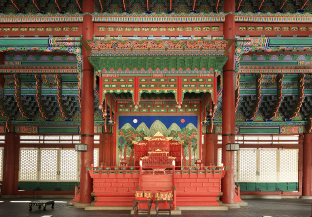 국보 제223호인 경복궁 근정전勤政殿의 어좌 모습 사진연합뉴스