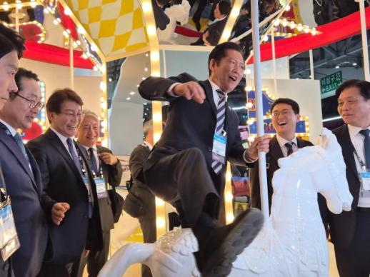 [지스타 2025] 지스타 방문한 정청래 민주당 대표…게임 산업은 대한민국 성장동력