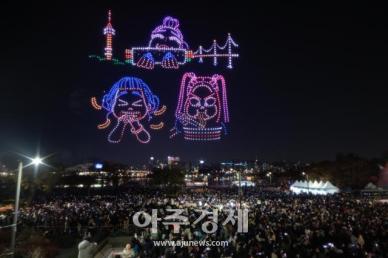 [슬라이드 포토] 케데헌 드론쇼 앙코르 공연 '2025 한강 불빛 공연 드론 라이트쇼'