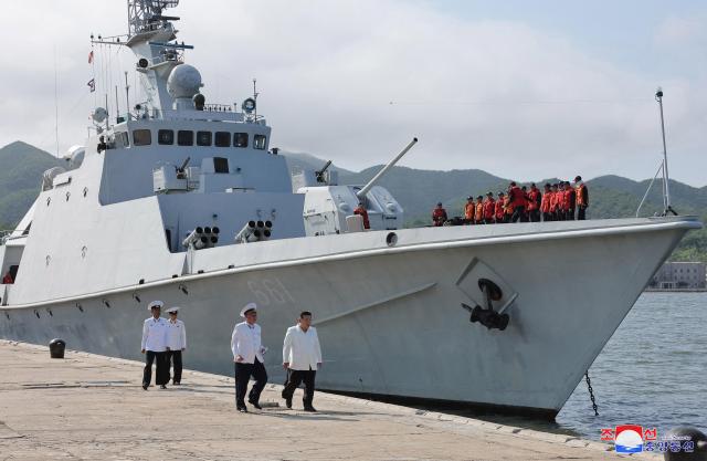 김정은 북한 국무위원장이 지난 2023년 순항미사일 시험발사를 참관한 모습 사진평양 조선중앙통신·연합뉴스