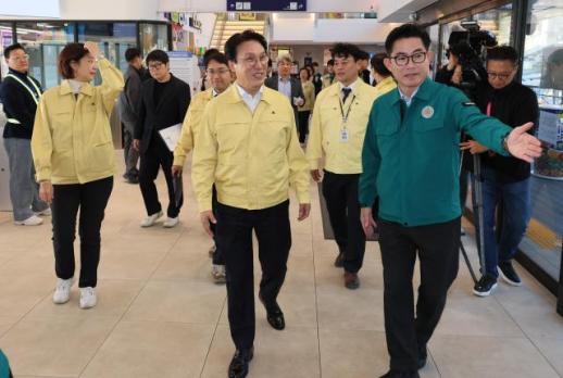 金총리, 한강버스 멈춤 사고에 서울시, 사고 원인 철저히 조사하라