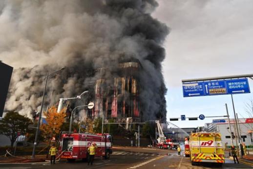 불타버린 亞최대 물류센터…이랜드, 배송·행사 전방위 차질