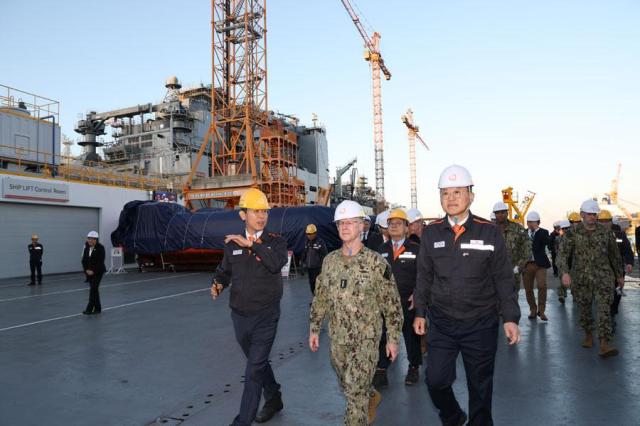 US Navy Chief Adm Daryl Caudle looks around Hanwha Oceans shipyard in Geoje on Nov 15 2025 Courtesy of Hanwha Ocean