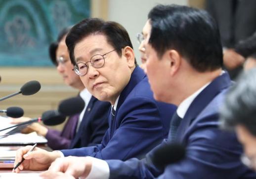 李 변화 적응하면 기회…기업 규제 지적하면 신속 정리