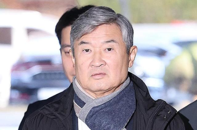 국가정보원법 위반 직무유기 위증 등의 혐의를 받는 조태용 전 국가정보원장이 지난 11일 구속 전 피의자 심문영장실질심사을 받기 위해 서울 서초구 서울중앙지방법원에 들어서고 있다 사진연합뉴스