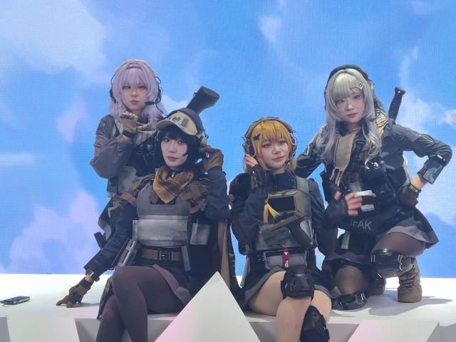 웹젠 부스 앞 게임 캐릭터 코스프레 콘텐츠사진백서현 기자 