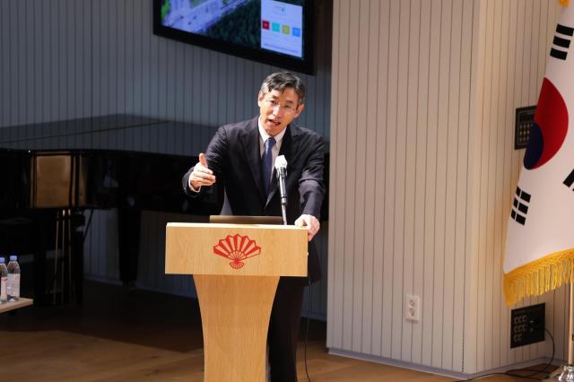 강현귀 국립암센터 교수가 척추 임플란트 제조업체 메디쎄이 초청으로 ‘환자의 희망을 담은 3D 프린팅 골 재건 수술’을 주제로 강연을 진행했다사진동화제약