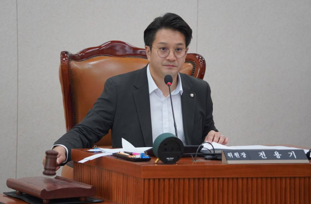 전용기  사진전용기 의원실