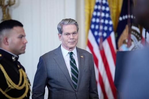 美, 법원 판결 앞두고 관세 협상 박차…베선트 中과 이달 내 협상 최종 마무리