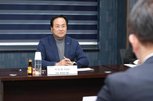 이권재 오산시장 첨단소재 분야 연구개발 인프라 확충…미래산업 경쟁력 핵심