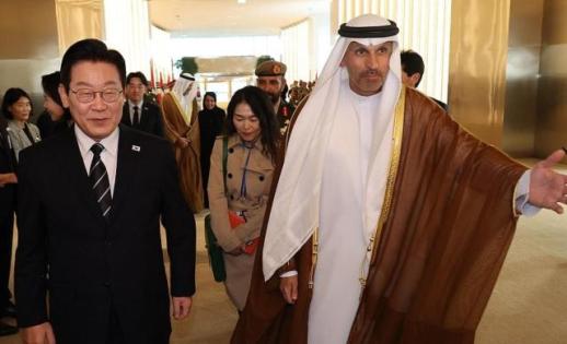 이재명 대통령 아부다비 도착···방위 산업 수출 MOU 총력 