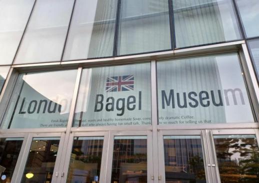 热门打卡地光环背后：青年劳动者过劳问题凸显