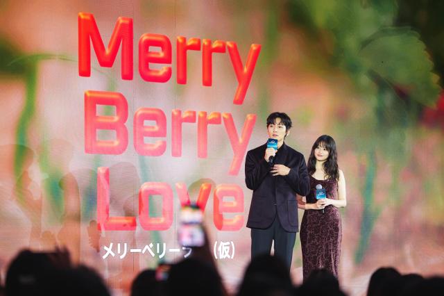 디즈니+가 선보이는 한일 협업 프로젝트 메리 베리 러브 지창욱 이마다 미오 사진디즈니+