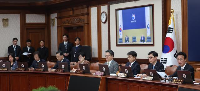 김민석 국무총리가 18일 정부서울청사에서 열린 국무회의에서 발언을 하고 있다 사진연합뉴스