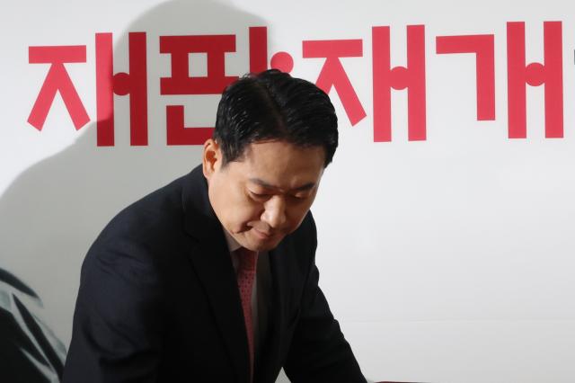 장동혁 국민의힘 대표가 17일 서울 여의도 국회에서 열린 최고위원회의에 참석하고 있다 사진연합뉴스