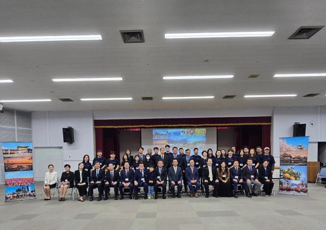 평택시 – 마쓰야마시 우호교류 20주년 기념식 참석자들 단체사진 모습 사진평택시의회