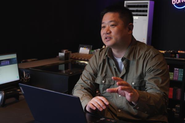 김도환 전자담배협회총연합회 부회장이 지난 2일 인천 남동구 한 사무실에서 합성 니코틴에 대해 설명하고 있다 사진홍승완 기자