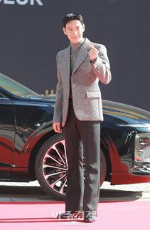 [포토] 이제훈, 모범택시 타고 등장!