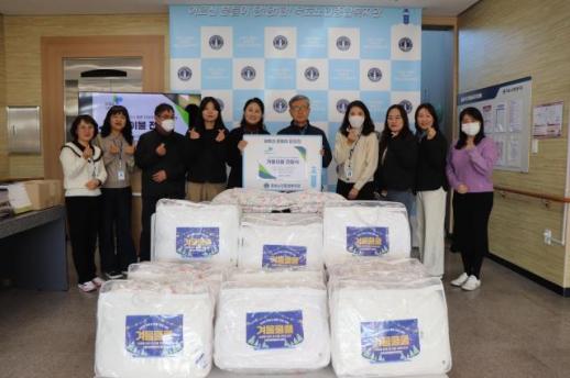 묵호노인종합복지관, KBS강태원복지재단과 취약계층 겨울이불세트 전달…따뜻한 겨울나기 지원