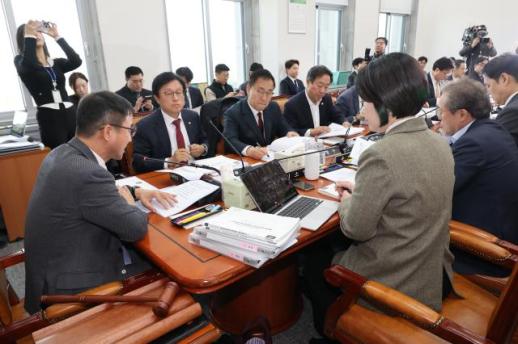 한동훈 민주당, 론스타 소송 반대하더니…승소하자 자화자찬