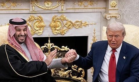 도널드 트럼프 미국 대통령과 무함마드 빈 살만 사우디아라비아 왕세자가 18일현지시간 백악관에서 양자 회담을 갖고 있다 사진연합뉴스