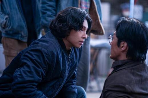 홍경, 콘크리트 마켓 스틸컷 공개…거침없는 이미지 눈길