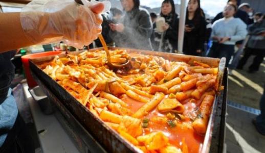 Bánh gạo nếp xào cay Hàn Quốc chinh phục thế giới…Các thương hiệu tteokbokki bùng nổ chi nhánh ở nước ngoài