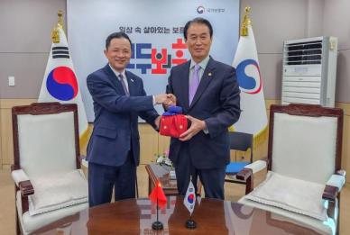 国家报勋部长官权五乙会见中国驻韩大使戴兵