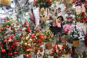 PHOTOS: Seouls Namdaemun Market bustles with early holiday shoppers