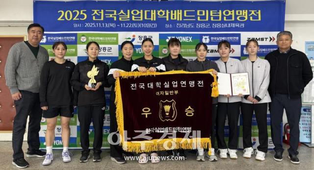 화순군청 배드민턴부가 최근 장흥에서 열린 전국실업대학배드민턴연맹전에서 여자 단체전 우승을 차지했다 사진화순군