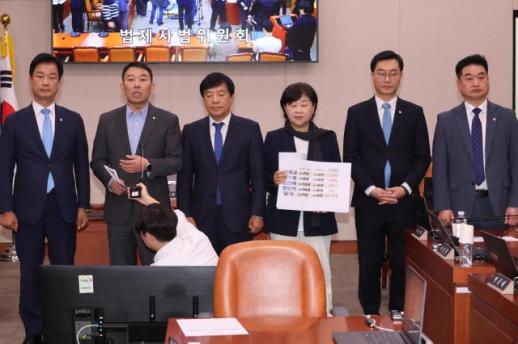 범여권 법사위원 항소 포기 반발 검사장, 경찰에 고발…집단적 항명