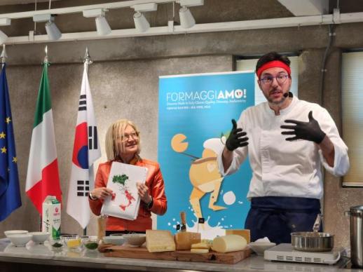 Star chef Fabri kicks off Italian Cuisine Week in Seoul with cheese-infused kimchi dish