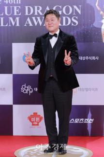 [포토] 청룡영화상 레드카펫 밟는 윤경호