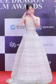 [포토] 청룡영화상 레드카펫 밟는 노윤서