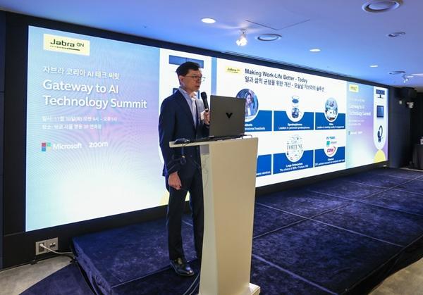 발표 중인 크리스토퍼 탄Christopher Tan 글로벌 마케팅 엔터프라이즈 시니어 디렉터 사진자브라 코리아