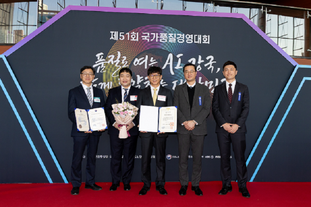 현대케피코가 지난 19일 서울 코엑스에서 열린 제 51회 국가품질경영대회에서 품질경쟁력 부문 대통령표창을 수상했다 사진현대케피코