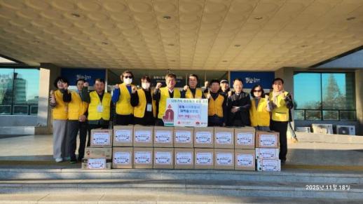 [강원 소식] 동해시자원봉사센터·총동문회, 취약계층에 사랑의 반찬·과일 300세트 전달…따뜻한 나눔 실천 外